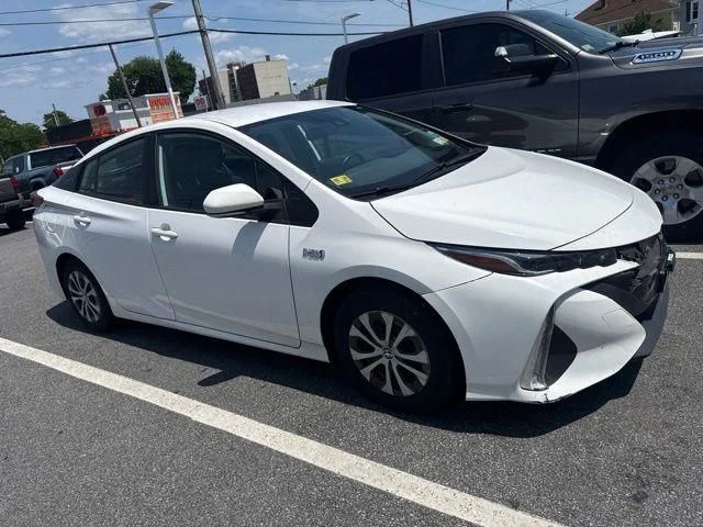 Used 2021 White Toyota LE image 3