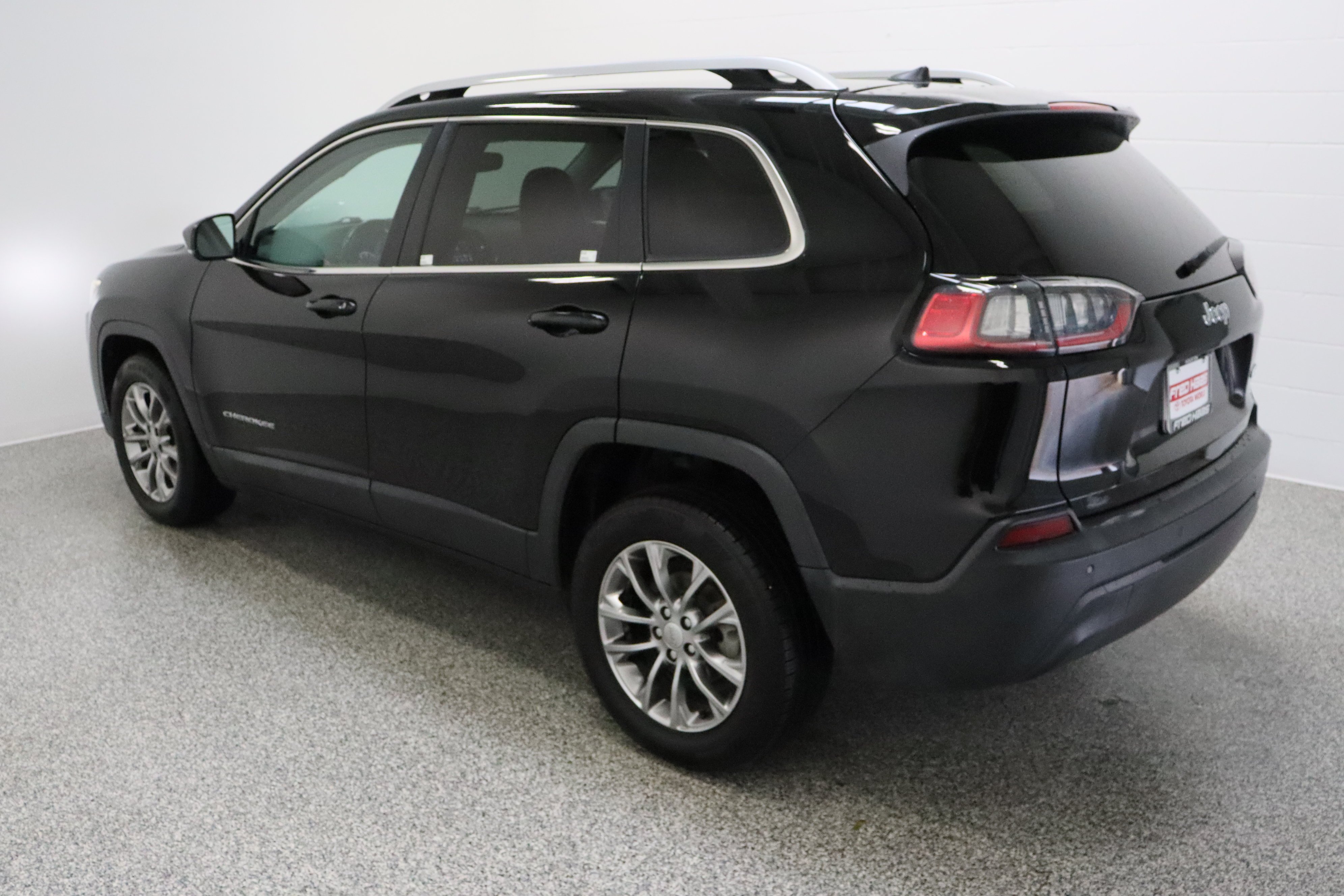 Used 2021 Diamond Black Crystal Pearlcoat Jeep Latitude Plus 2.4L image 9