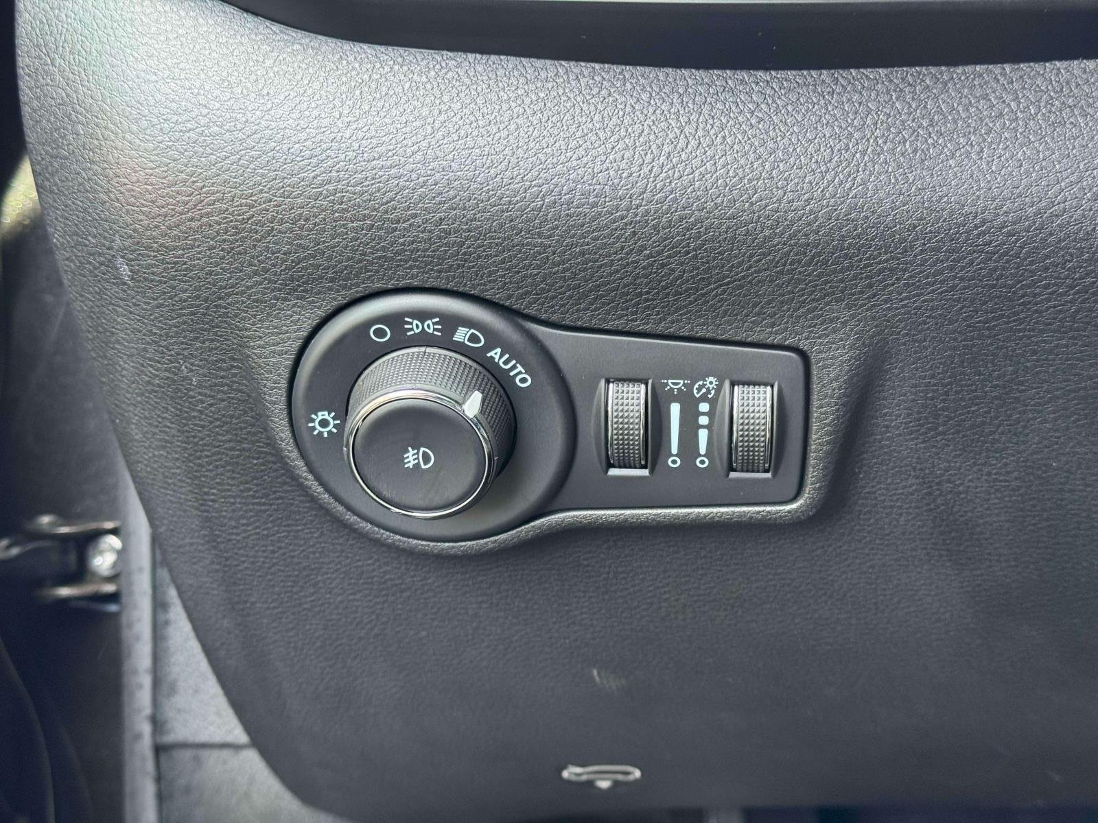 Used 2023 Gray Jeep Limited image 18