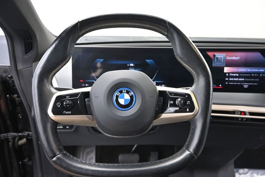 Used 2022 Gray BMW xDrive50 image 11