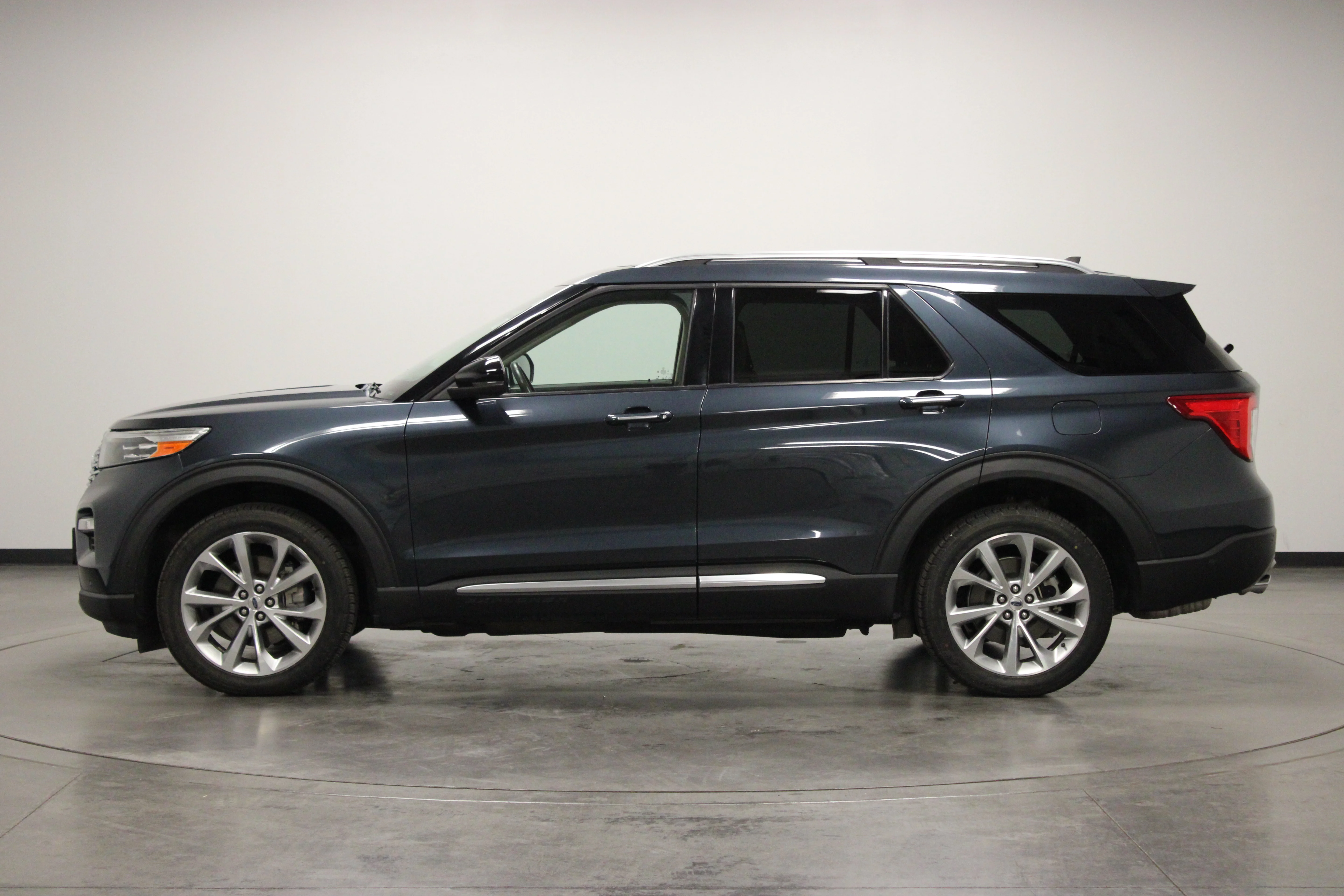 Used 2022 Stone Blue Metallic Ford Platinum image 5