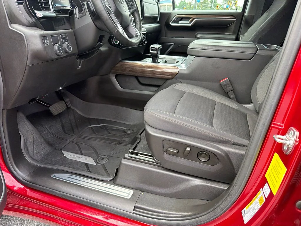Used 2025 Red Chevrolet RST image 9