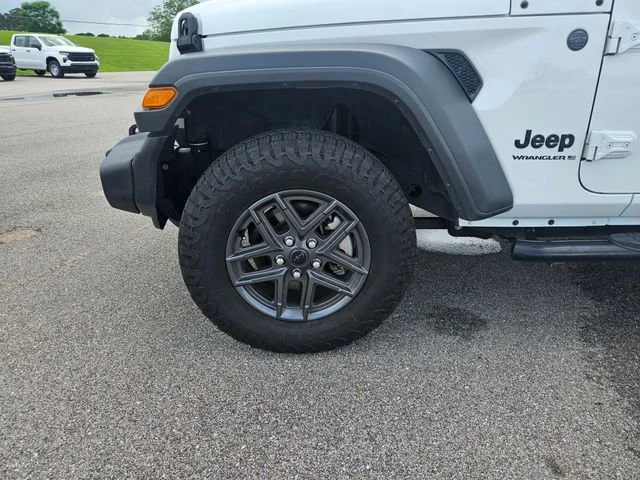 Used 2025 White Jeep Sport S image 27
