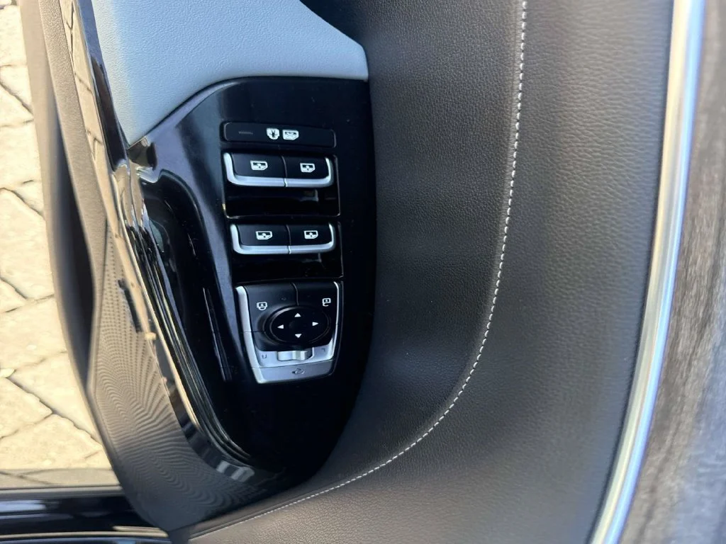 Used 2022 Black Kia EX image 15
