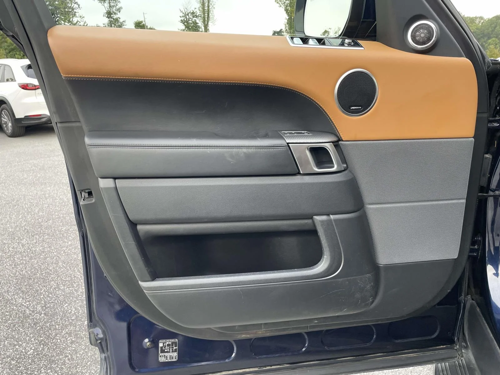 Used 2020 Portofino Blue Metallic Land Rover HSE Dynamic image 5