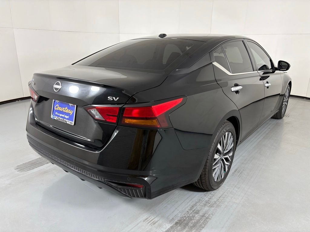 Used 2023 Black Nissan 2.5 SV image 8