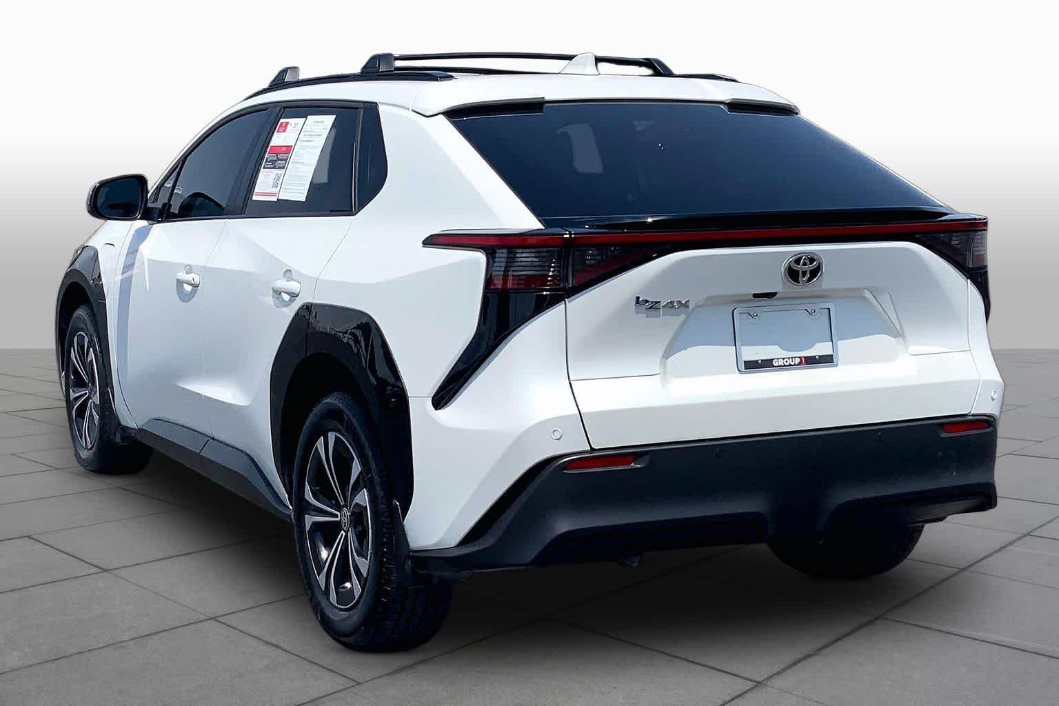 Used 2024 Wind Chill Pearl Toyota XLE image 11