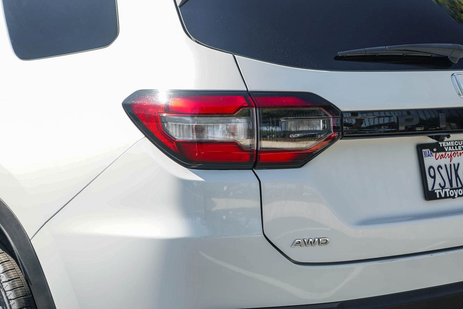 Used 2025 Platinum White Pearl Honda EX-L image 8