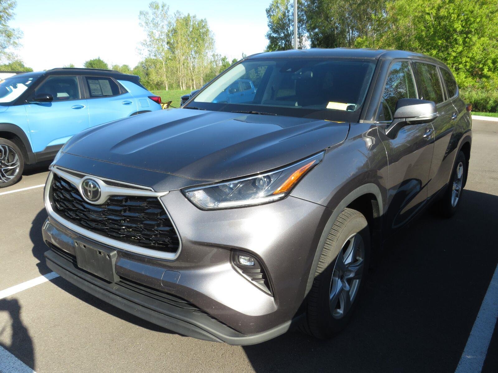 Used 2021 Magnetic Gray Metallic Toyota LE image 7
