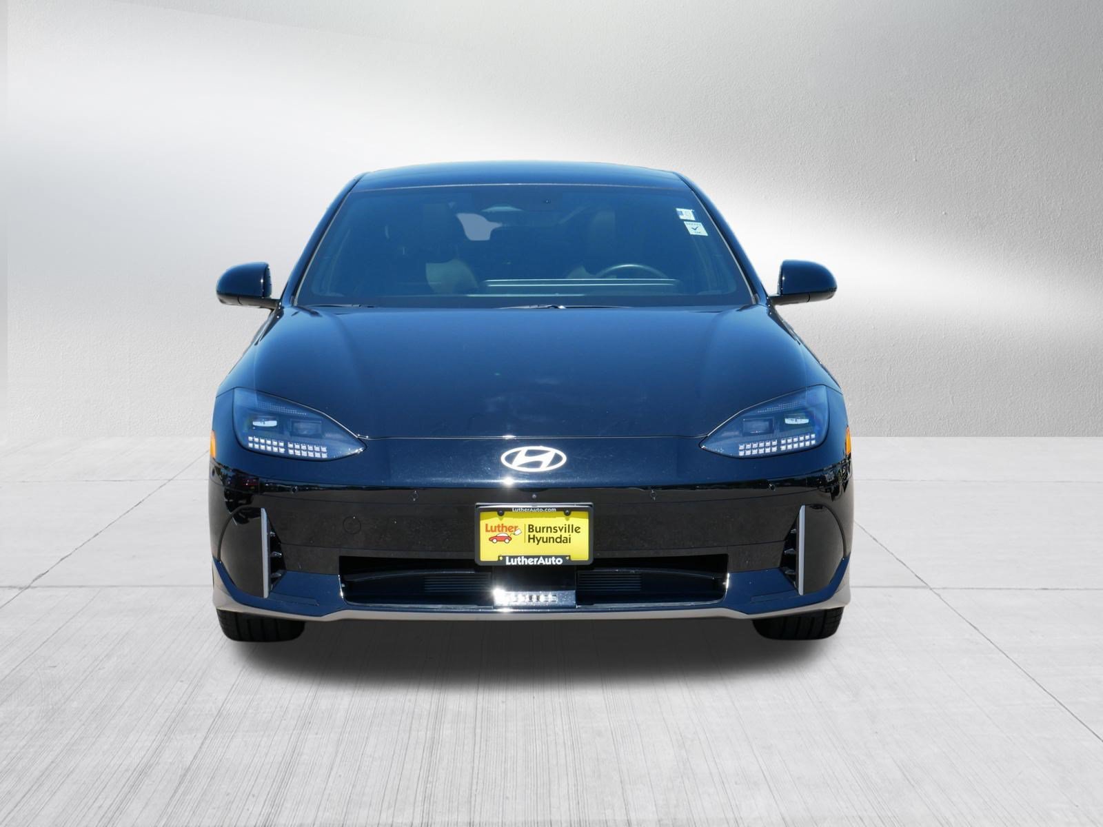 Certified Used 2023 Onyx Black Hyundai Limited image 2
