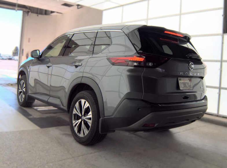 Used 2021 Gray Nissan SV FWD image 3