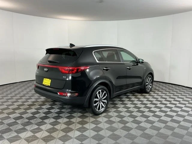 Used 2017 Red Kia EX image 5