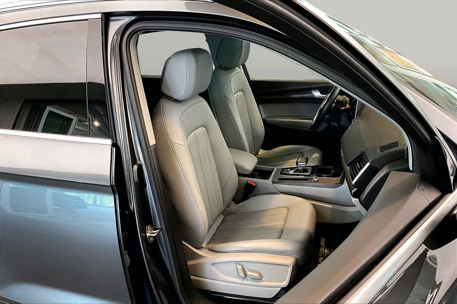 Used 2023 Daytona Gray Pearl Effect Audi S line Premium image 9