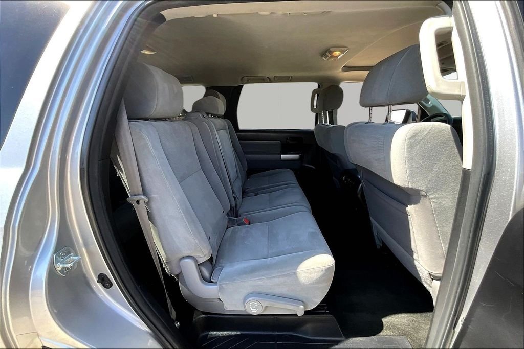 Used 2018 Silver Toyota SR5 image 23