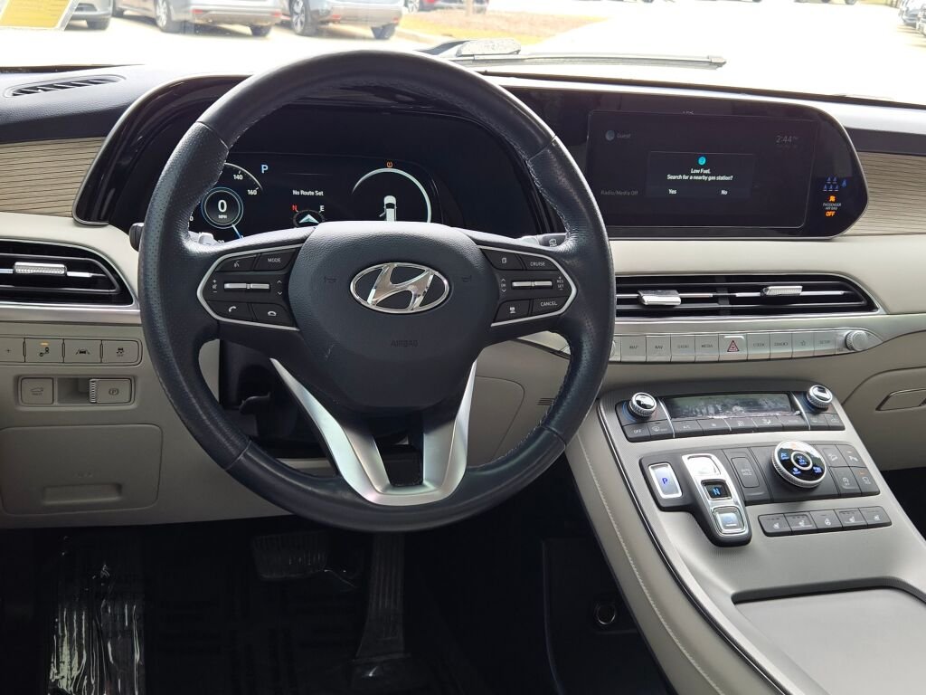 Used 2022 Red Hyundai Calligraphy image 17