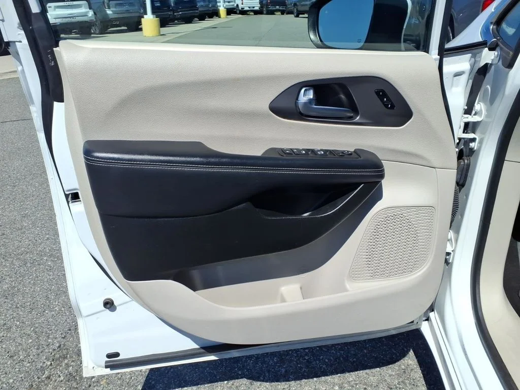 Used 2023 White Chrysler Touring L image 19