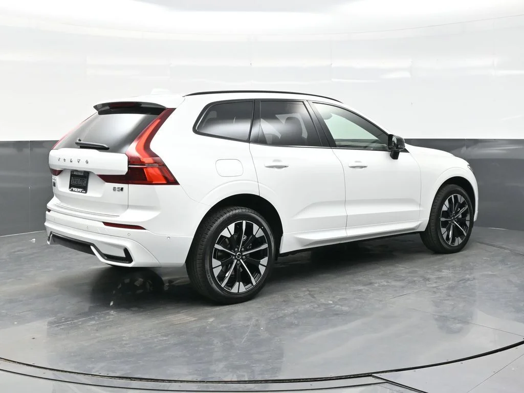 Used 2026 Crystal White Volvo Plus image 7