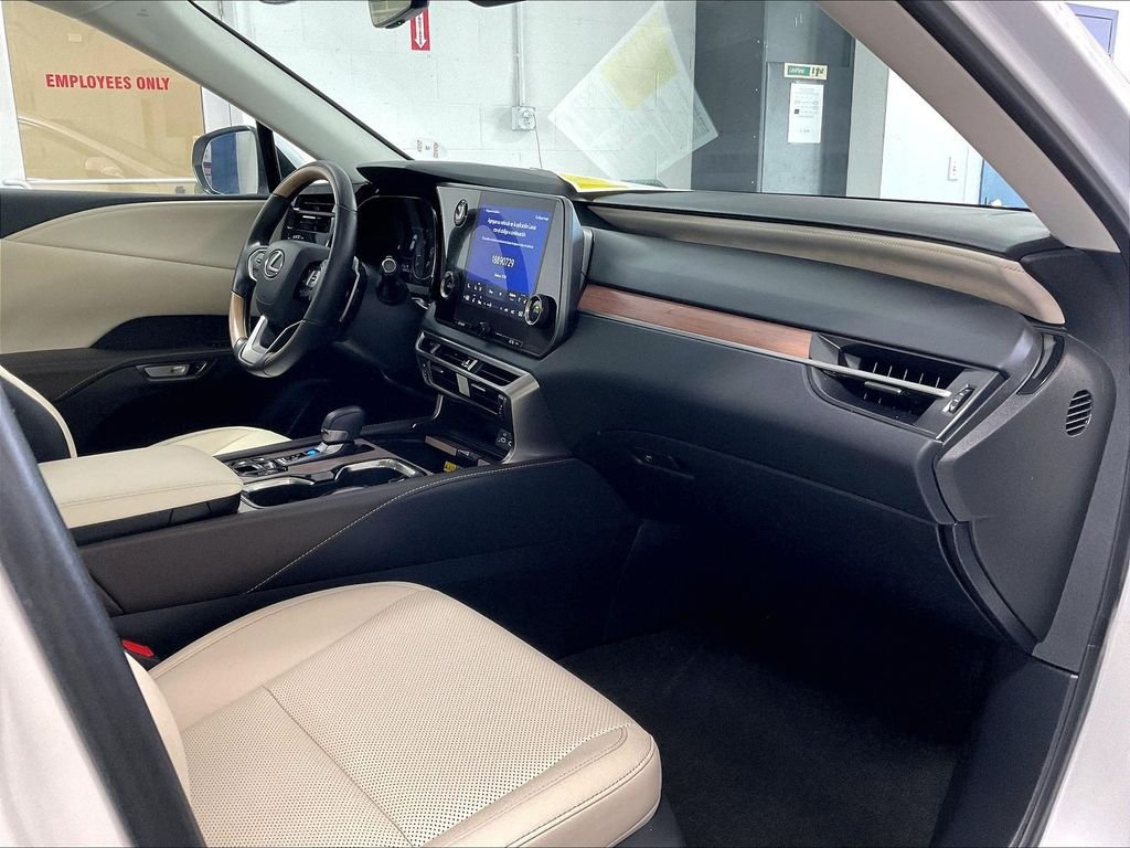Used 2024 White Lexus 350 Premium image 13