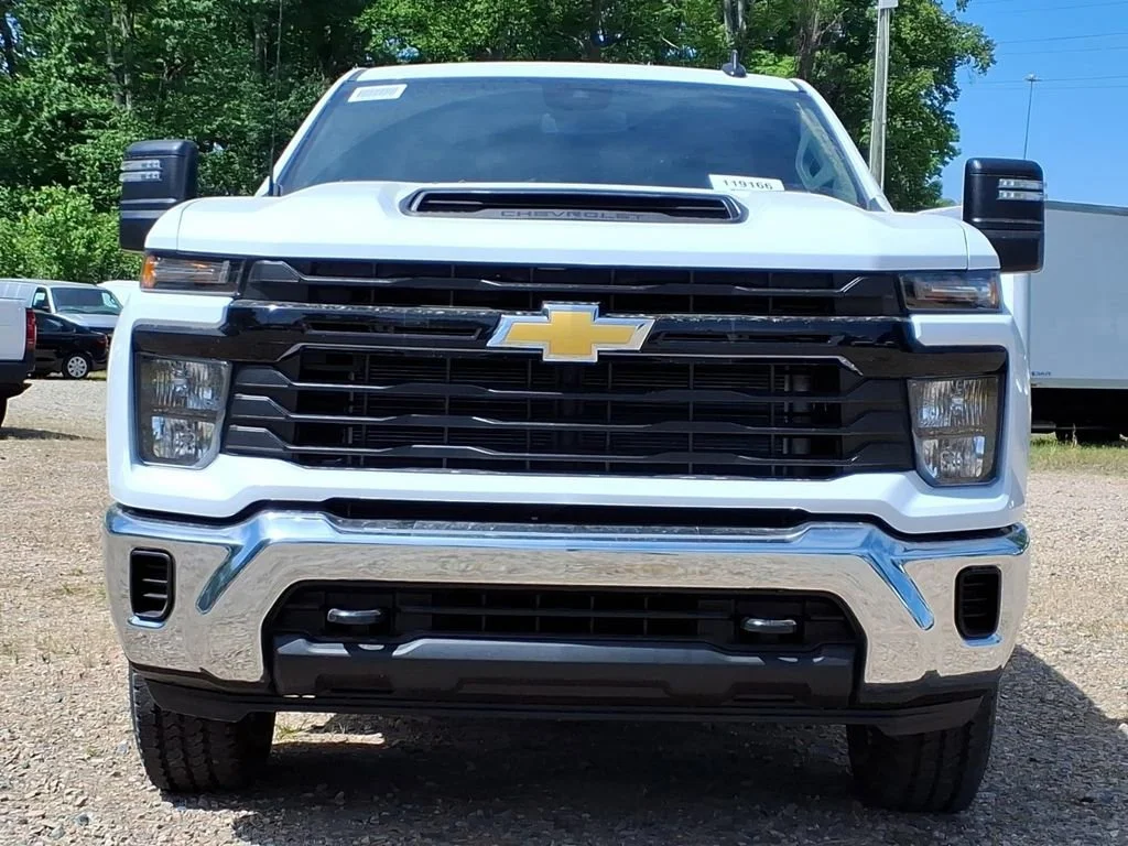 New 2026 Summit White Chevrolet WT image 2