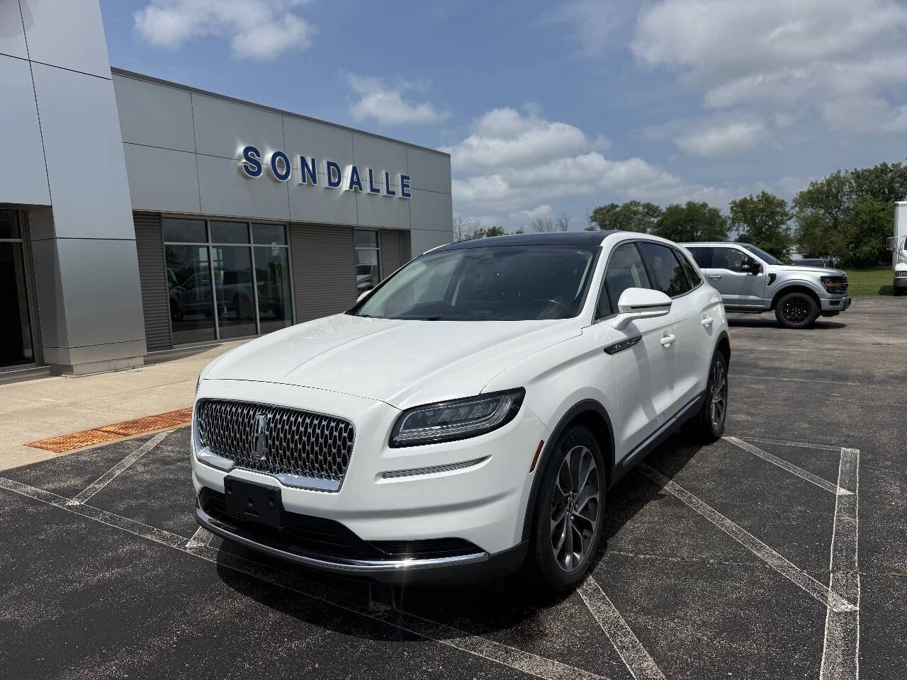 2022 Lincoln Nautilus Reserve AWD's photo