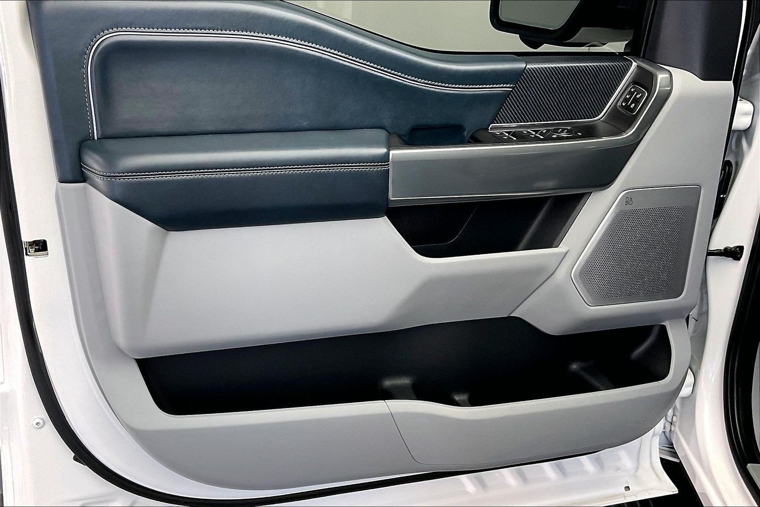 Used 2021 White Ford Limited image 25