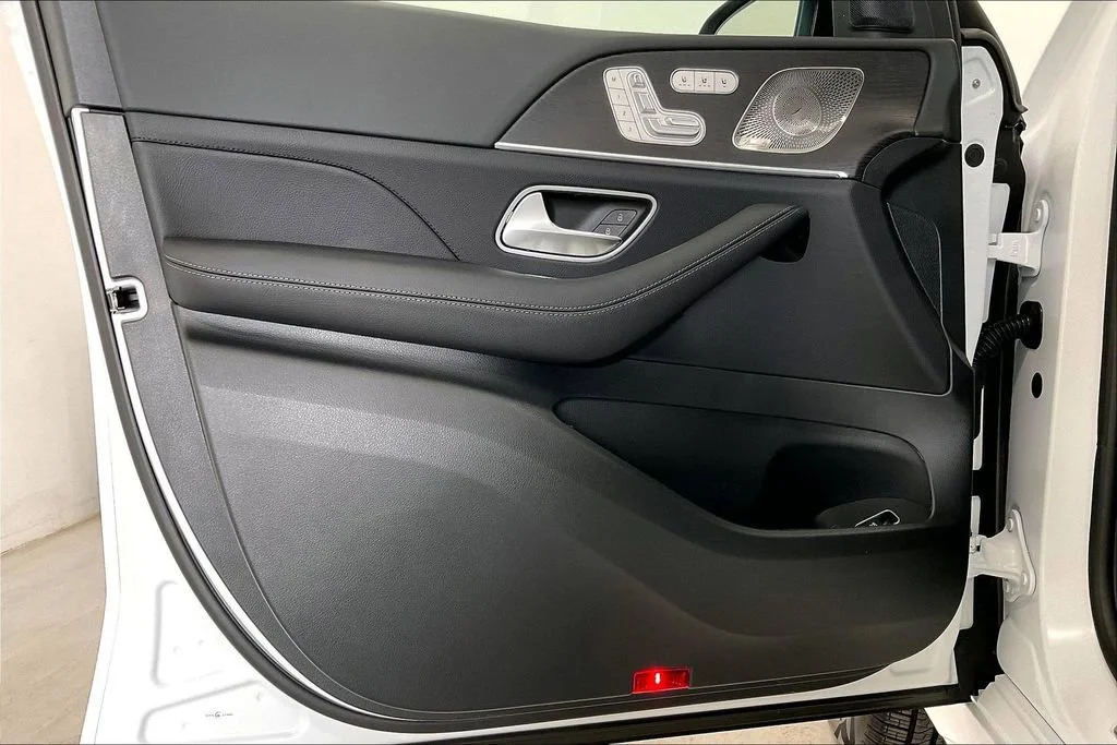 New 2026 MANUFAKTUR Moonlight White Magno Mercedes-Benz GLS 450 image 23