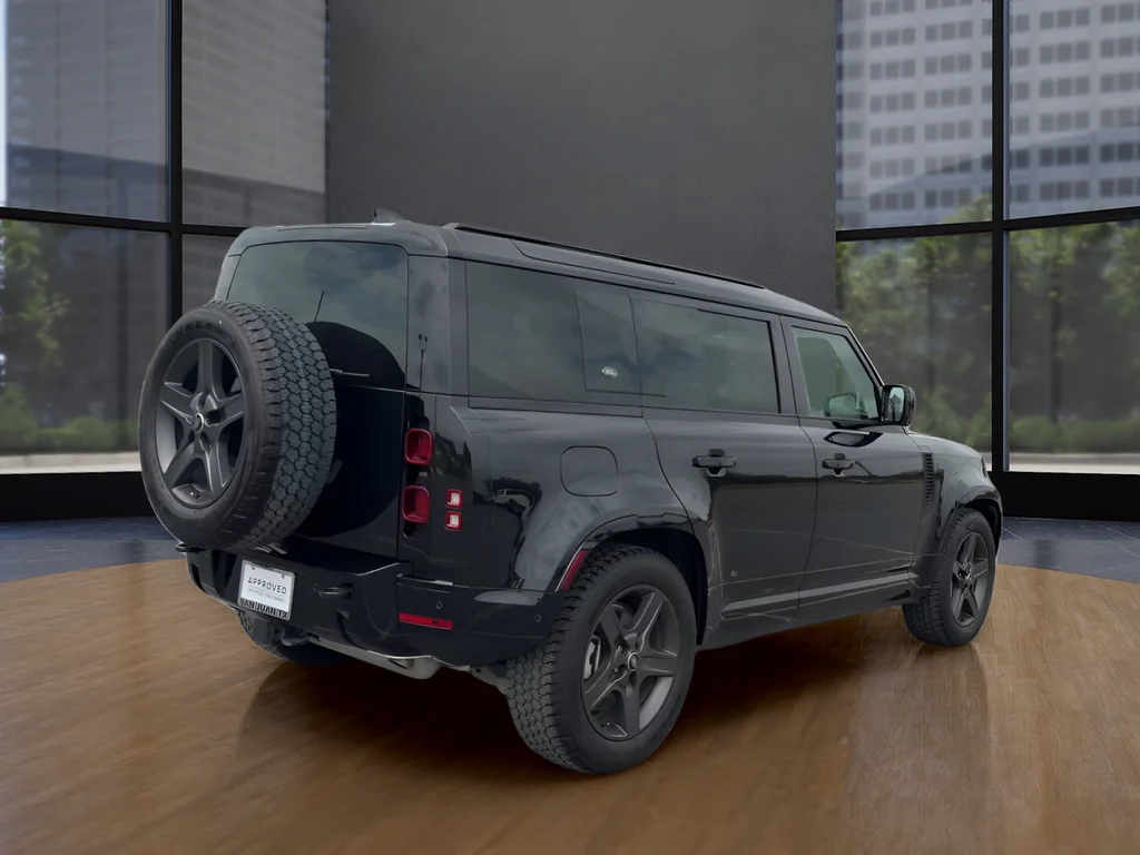 Used 2024  Land Rover X-Dynamic SE image 5