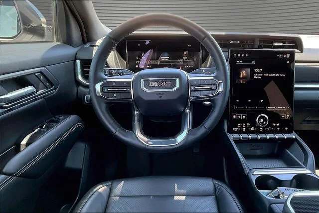 Used 2025 White GMC Elevation image 8