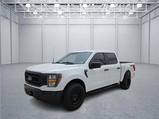 Used 2023 Oxford White Ford XL 4x4 SuperCrew Cab 5.5 ft. box 145 in. WB image 1