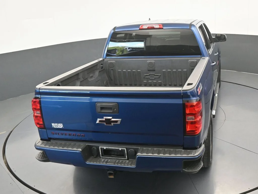 Used 2016 Deep Ocean Blue Metallic Chevrolet LT image 36