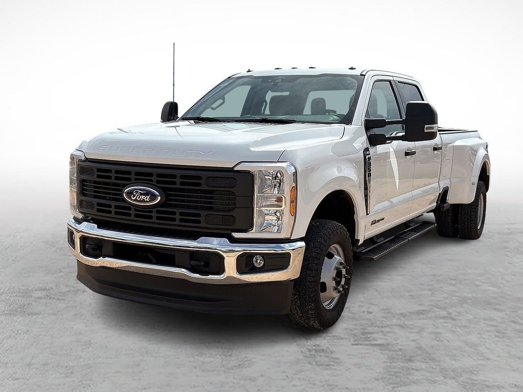 Used 2025 Oxford White Ford XLT image 4