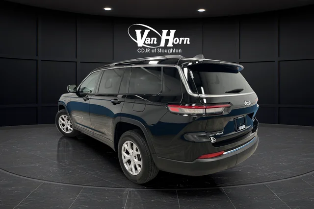 Used 2021 Diamond Black Jeep Limited image 5
