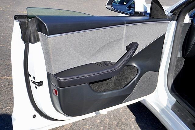Used 2025  Tesla Long Range image 22
