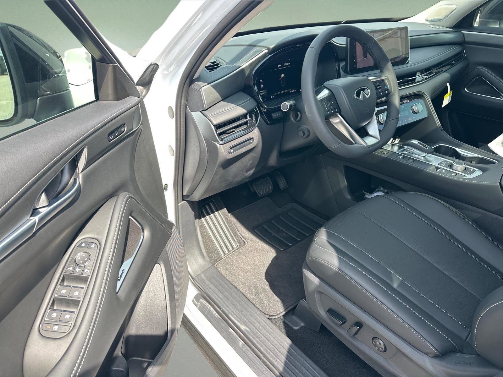 New 2026 Radiant White INFINITI LUXE image 12