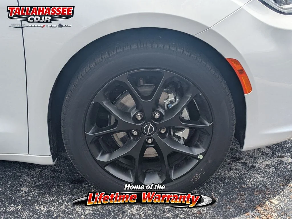 2026 Chrysler Pacifica Limited - Photo 13