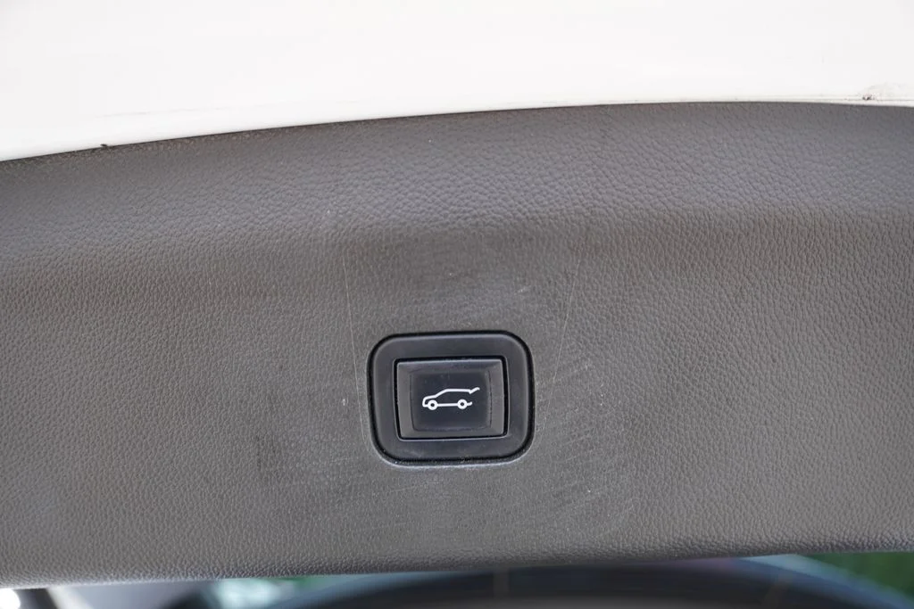 Used 2022 Summit White Buick Premium Group image 23