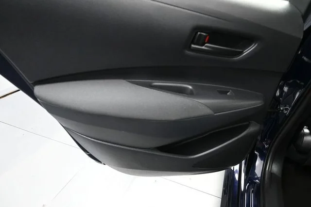2025 Toyota Corolla LE - Photo 9
