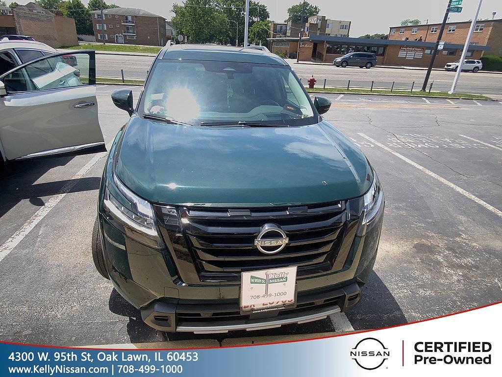 2023 Nissan Pathfinder Platinum 4WD's photo