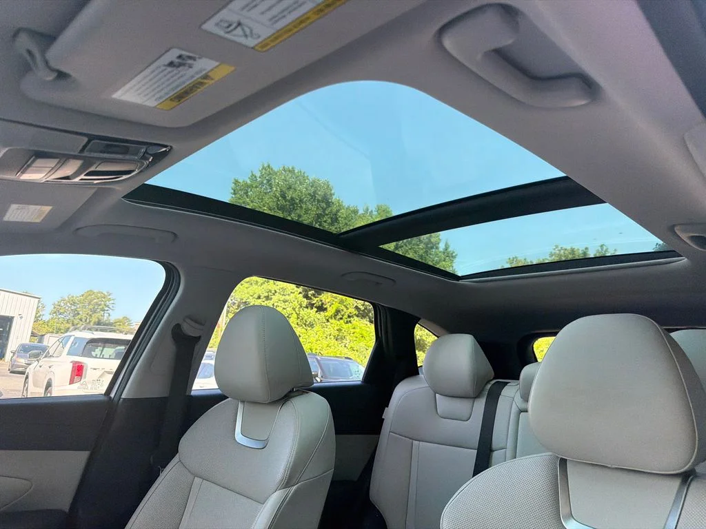 Used 2025 White Hyundai Limited image 32
