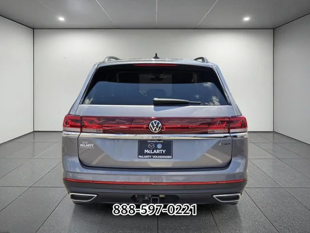 Certified Used 2025 Deep Black Pearl Volkswagen 2.0T SE W/TECHNOLOGY image 4