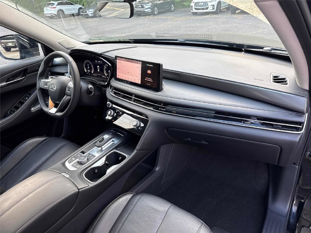 Used 2025 Black INFINITI LUXE image 27