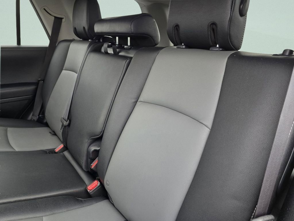 Used 2020 Magnetic Gray Metallic Toyota SR5 Premium image 32
