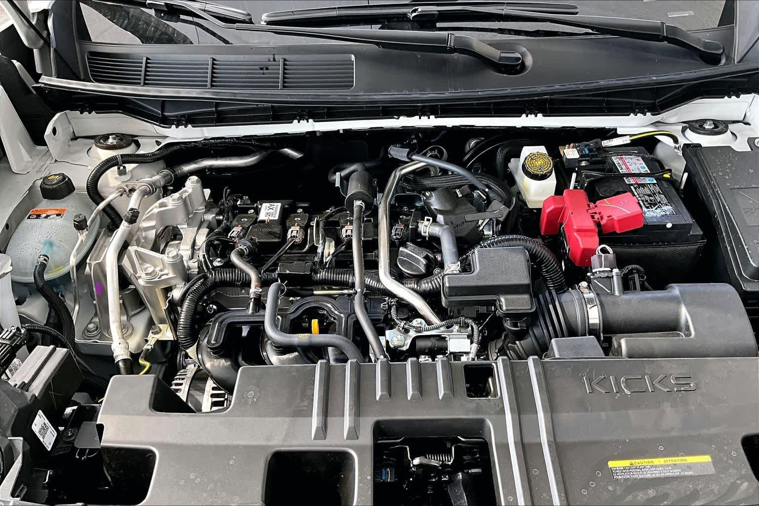 New 2026 Aspen White Tricoat/Super Black Nissan SR image 16