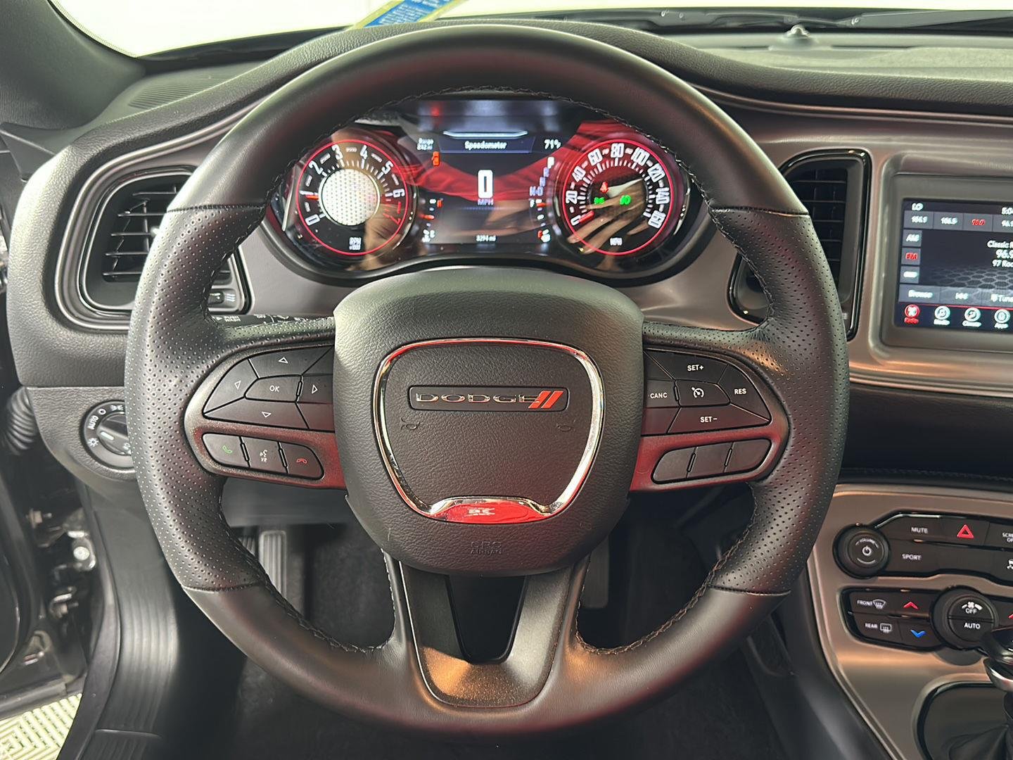 Used 2023 Granite Pearlcoat Dodge SXT image 23