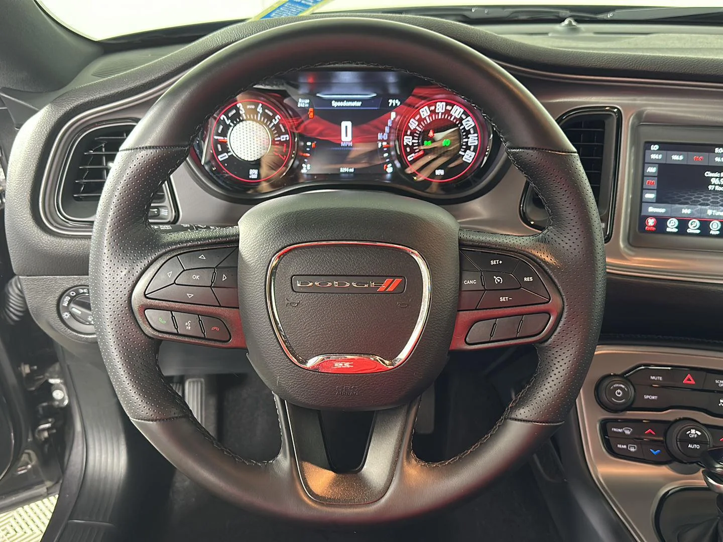 Used 2023 Granite Pearlcoat Dodge SXT image 23