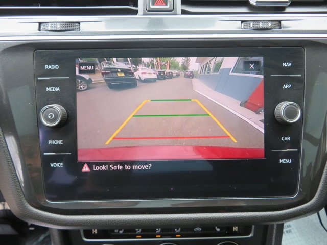 Used 2019 Cardinal Red Metallic Volkswagen SEL Premium image 25