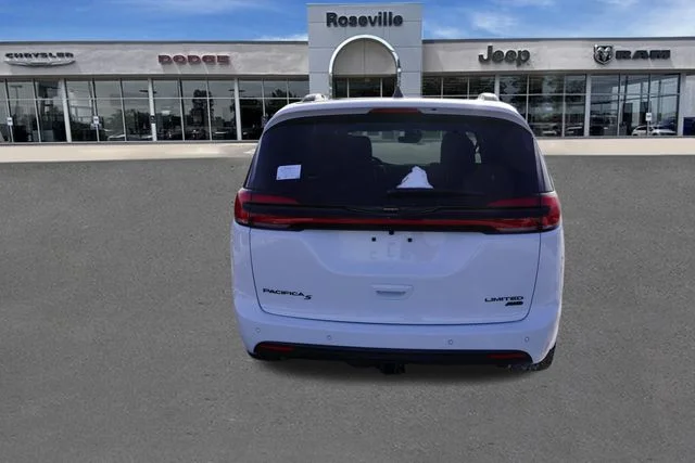New 2026 Bright White Clear-Coat Exterior Paint Chrysler Limited image 4