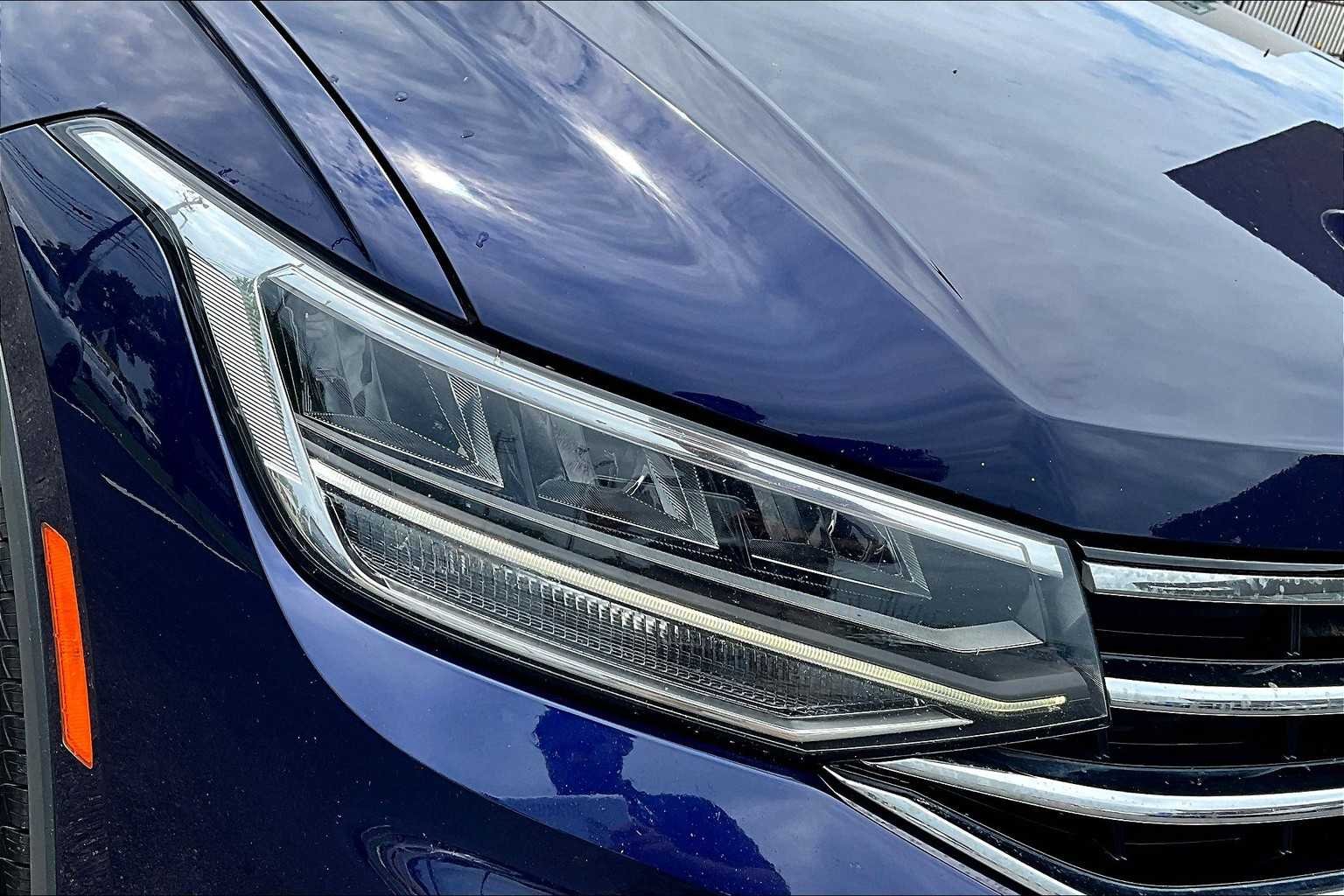 Used 2022 Atlantic Blue Metallic Volkswagen SE image 28