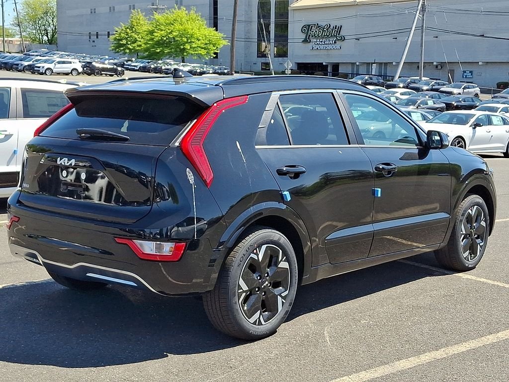 New 2026 Black Kia Wind image 4