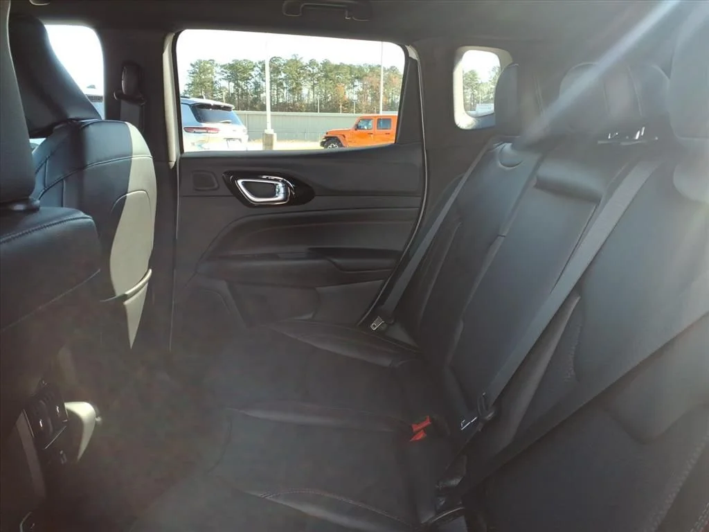 New 2026 Bright White Clear-Coat Exterior Paint Jeep Trailhawk image 7